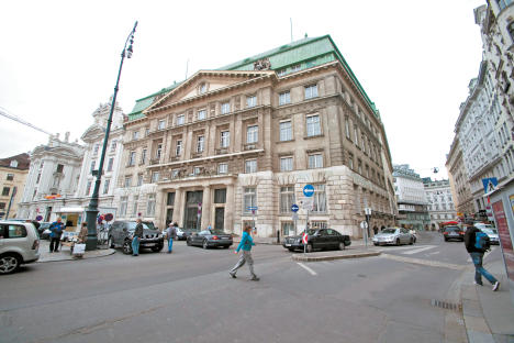 Námestie-Am-Hof - Reifessenbank.jpg